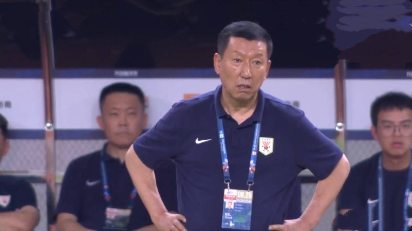丰满的秘书年轻胸大的秘书